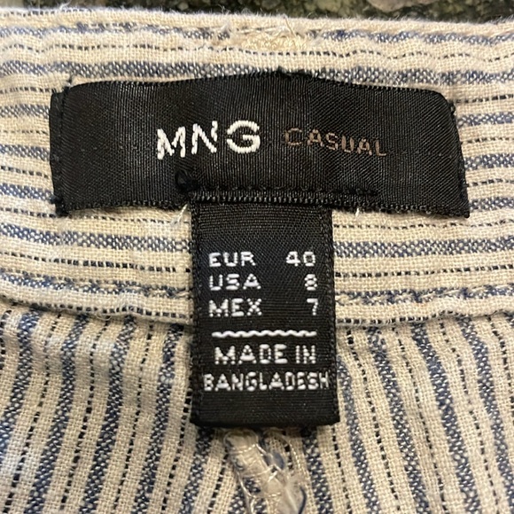 MNG Women’s casual shorts size 8 wrinkled due to storage in good condition 😊 - Picture 2 of 5